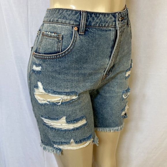 SALE!!! Wild Fable Women Size 14 Mid Blue Wash Shorts DISTRESSED and RIPPED NWT - Picture 4 of 6